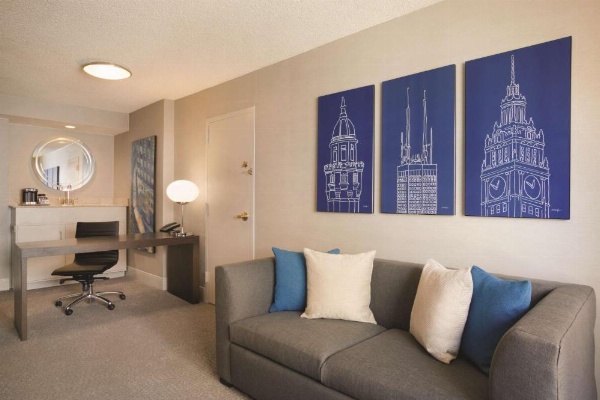 Hilton Chicago/Magnificent Mile Suites image 28