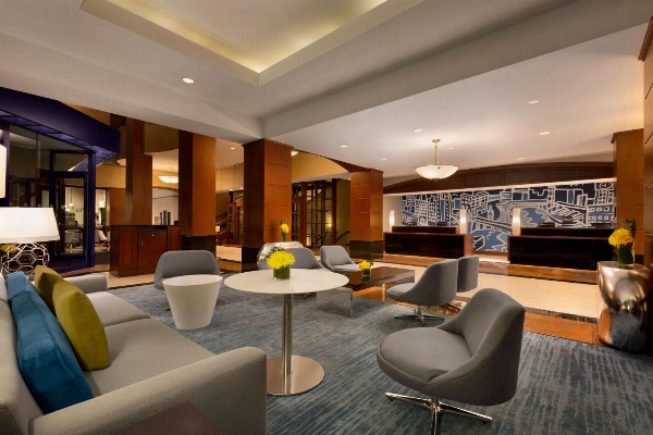 Hilton Chicago/Magnificent Mile Suites image 4